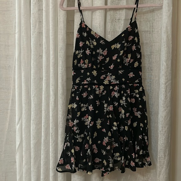 NWT Trixxi black floral romper. Size S. From Francesca’s. - Picture 1 of 4